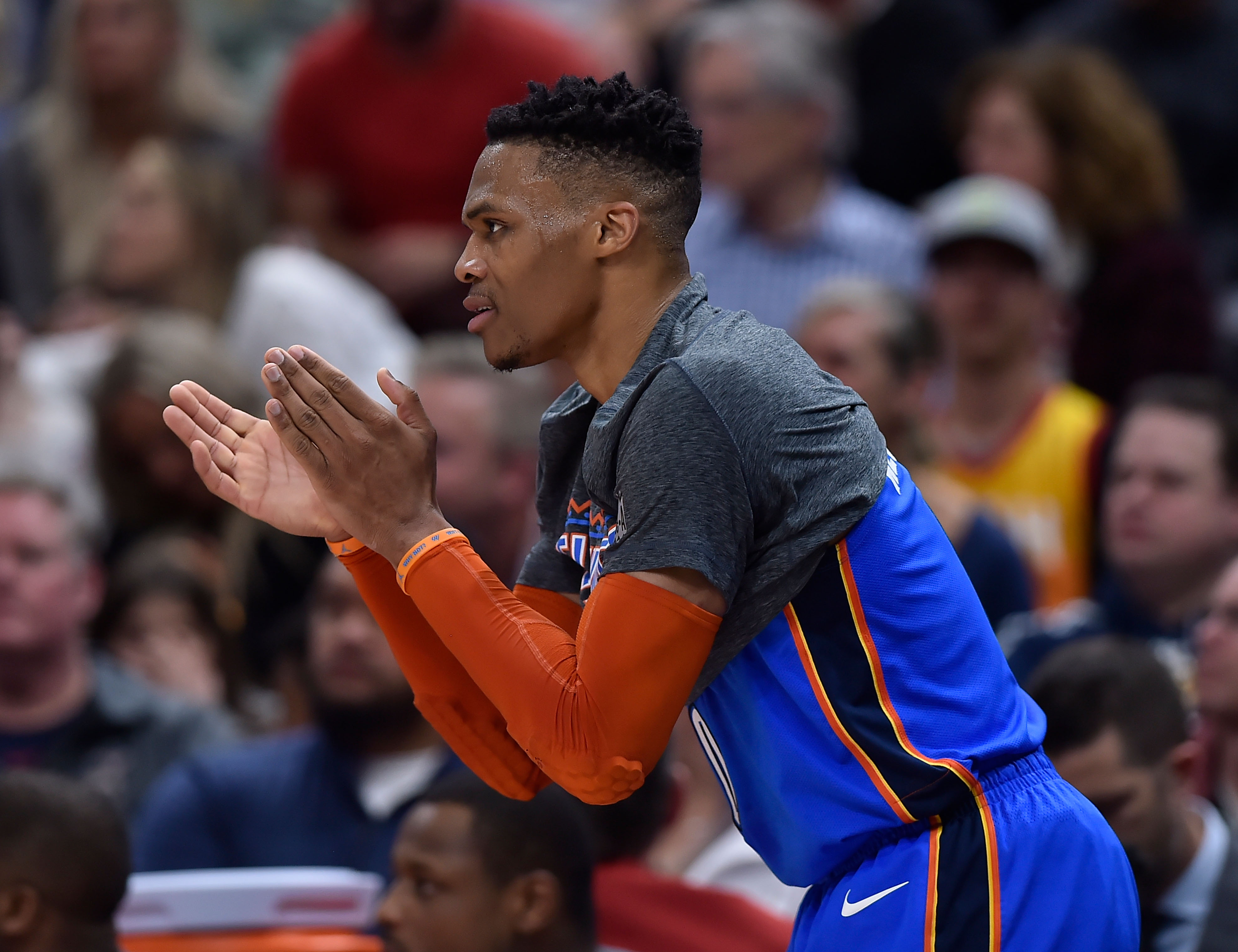 球联赛中 球联赛中