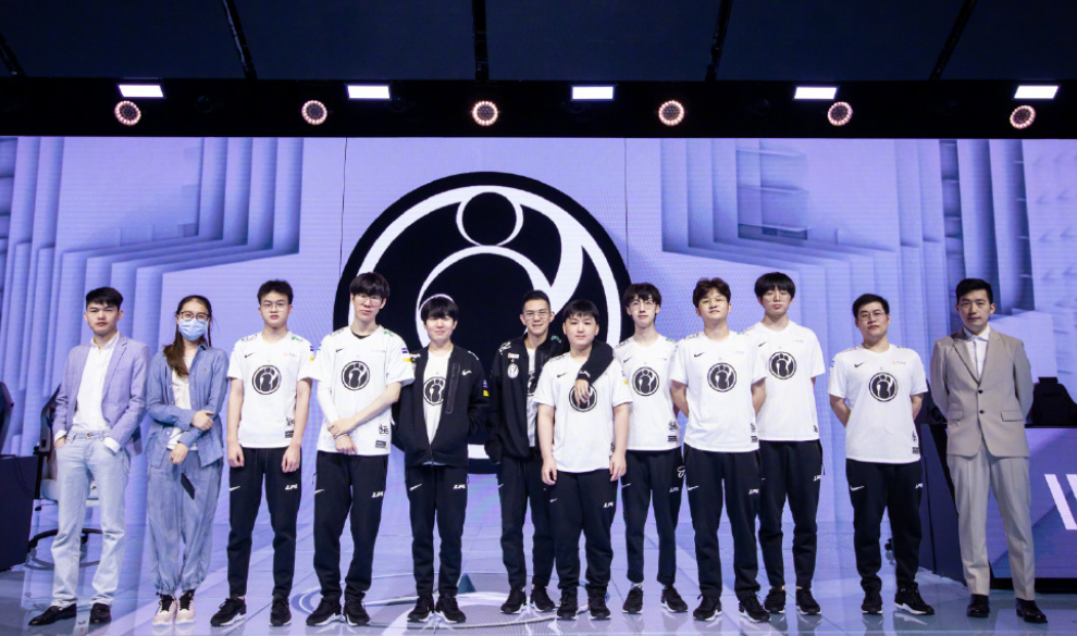 进一步拉开 进一步拉开