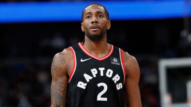 他通过发球 他通过发球